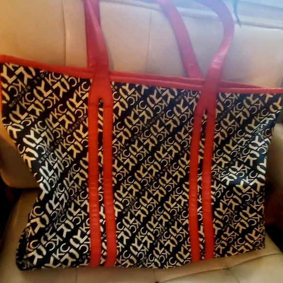 Kenneth Cole Reaction Handbag/ Purse - Picture 5 of 6